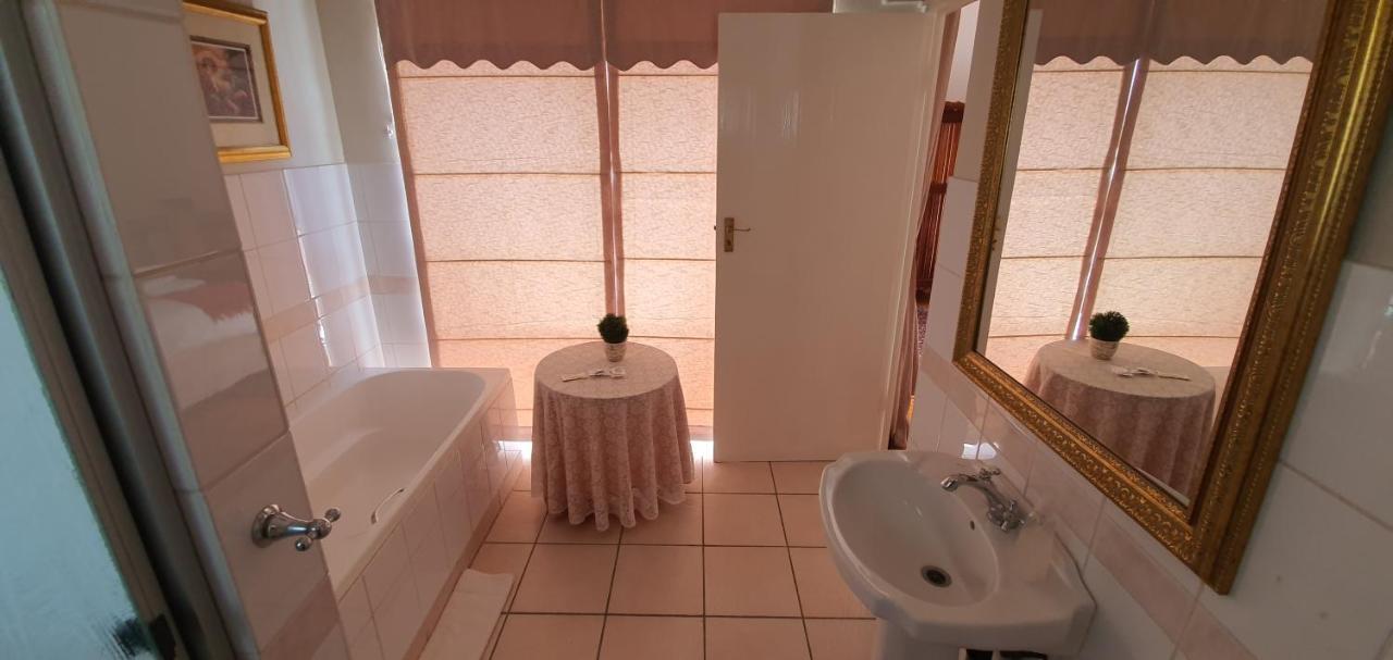 Acacia Westdene B&B 블룸폰테인 외부 사진